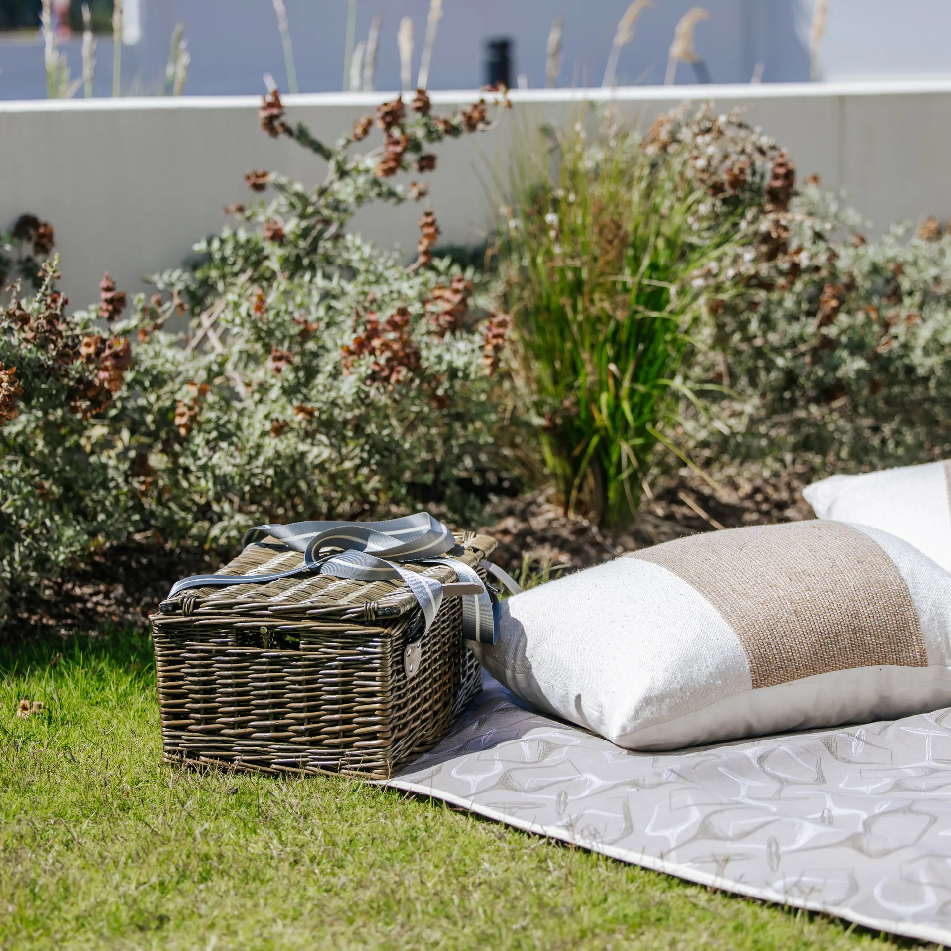 Yuppie-Baskets-picnic-basket